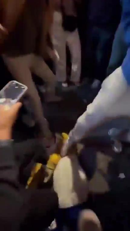 驚！尼克斯大勝步行者后，哈利伯頓遭主場球迷群毆